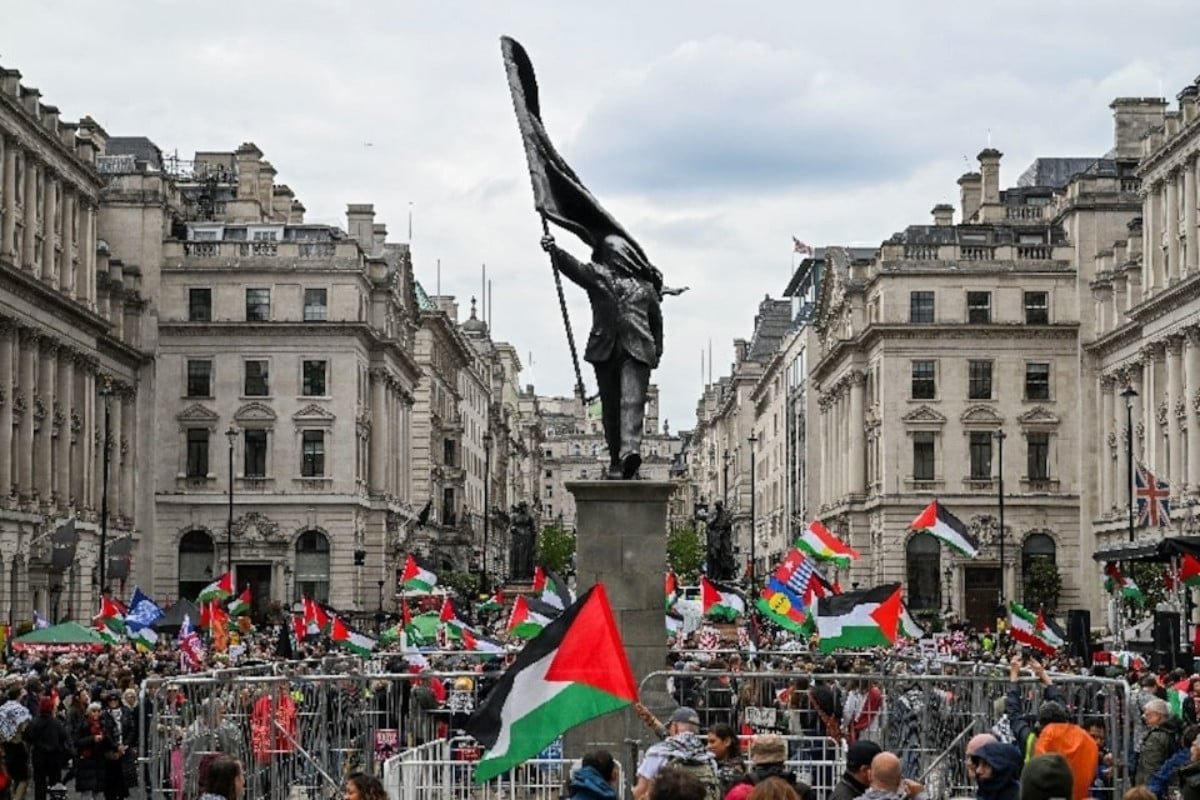 Tens of thousands march in London in separate anti-immigration, pro Palestinian protests