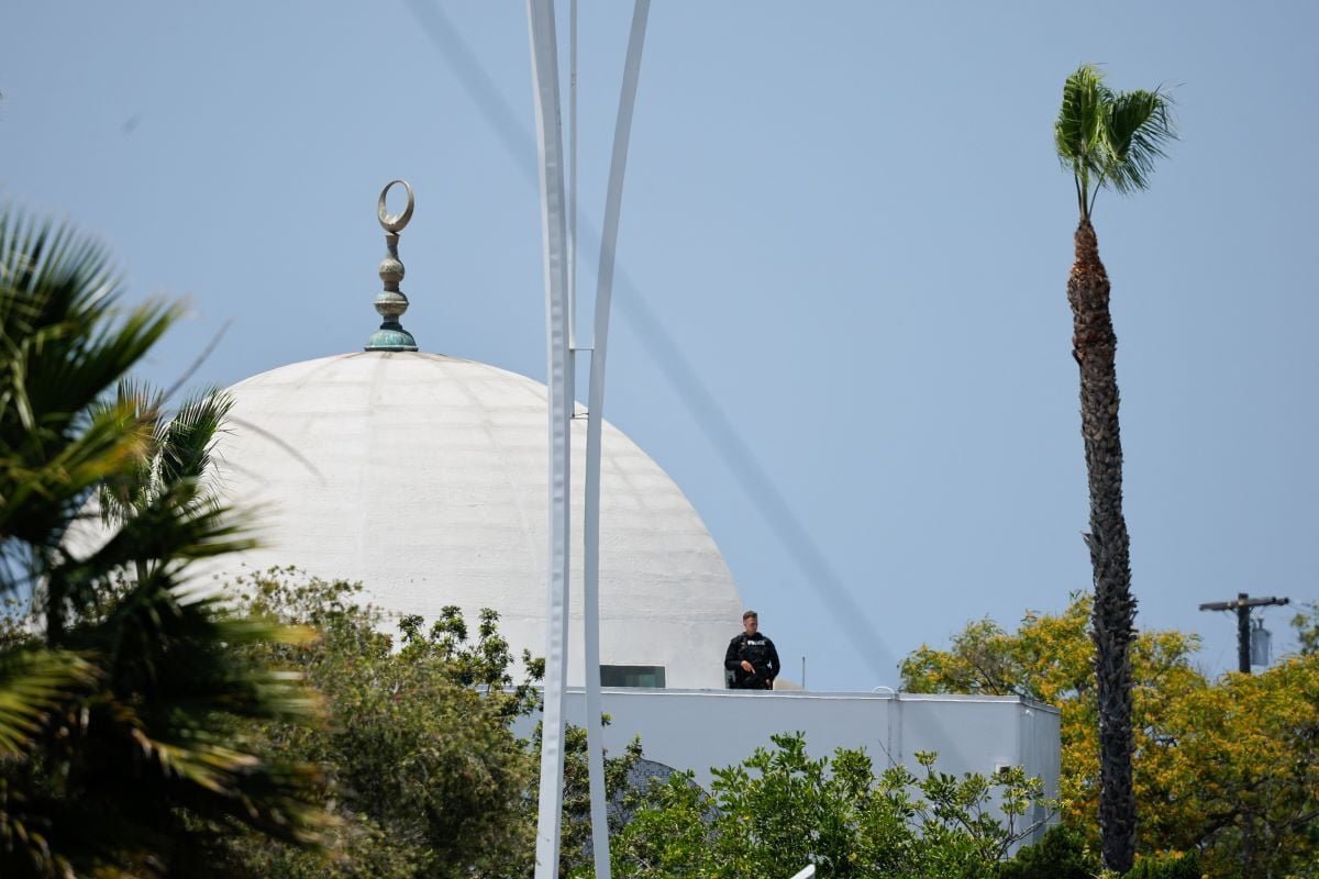 'I saw bad stuff,' says 9-year-old who huddled in closet during San Diego mosque shooting