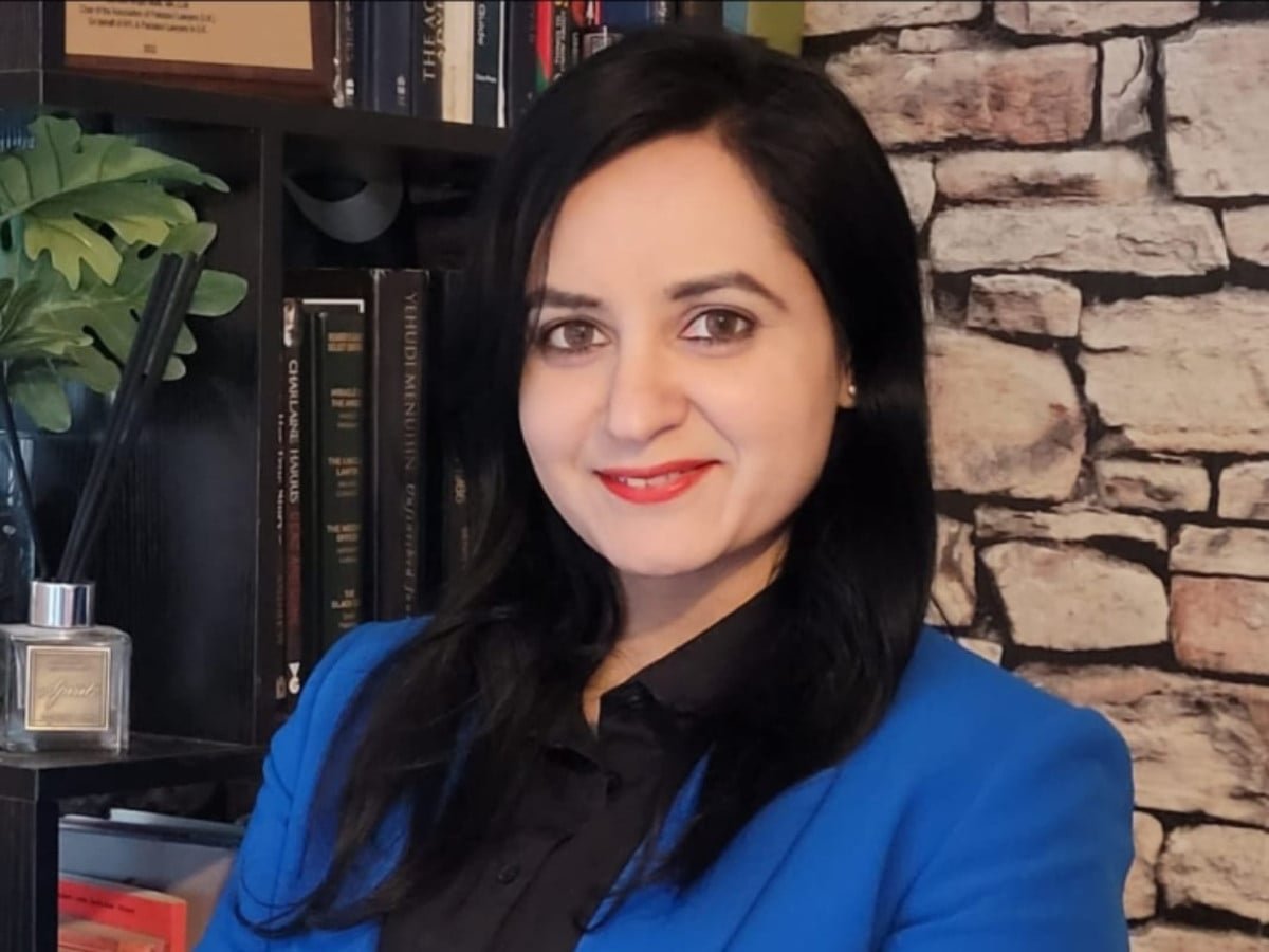 British-Pakistani Saadia Saadat elected as first Muslim councillor in UK's Reading