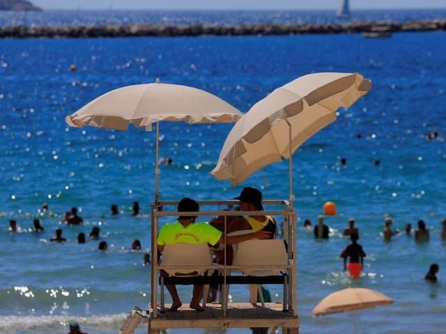France braces for heatwave with canal swimming allowed in Paris