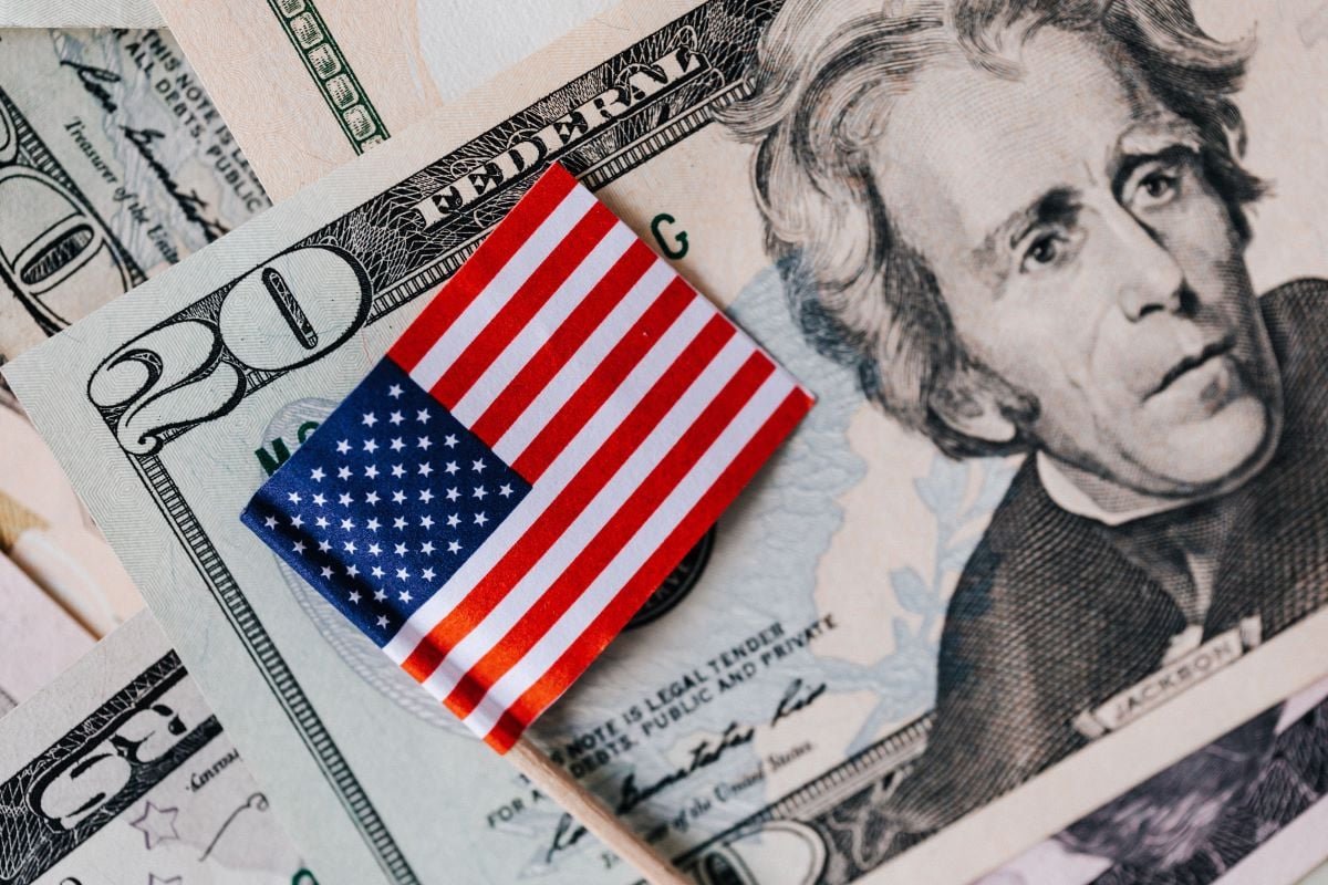US Fed holds interest rate steady at 3.5%-3.75%, flags persistent inflation risks