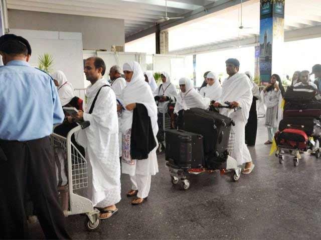 میاں بیوی سمیت 3 مسافروں کو عمرہ کیلیے روانگی سے روکے جانے پر ڈی جی امیگریشن کو نوٹس