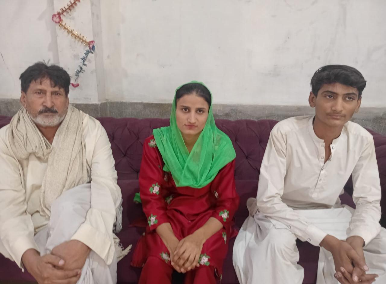 ایدھی فاؤنڈیشن نے گیارہ سال قبل گمشدہ ہونے والی بچی کو اہلِ خانہ سے ملادیا