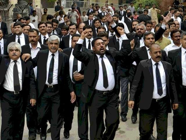 پاکستان بار کونسل کے آٹھ ارکان نے رول 87(سی) میں مجوزہ ترمیم پر اعتراض اٹھا دیا