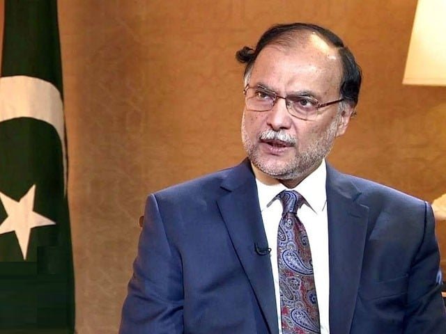 کراچی کو وفاق کے ماتحت لانے کی کوئی تجویز زیر غور نہیں، احسن اقبال