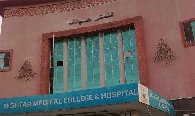 ملتان؛ مشتبہ ایچ آئی وی مریض کی رپورٹ سے قبل سرجری، تحقیقاتی کمیٹی تشکیل