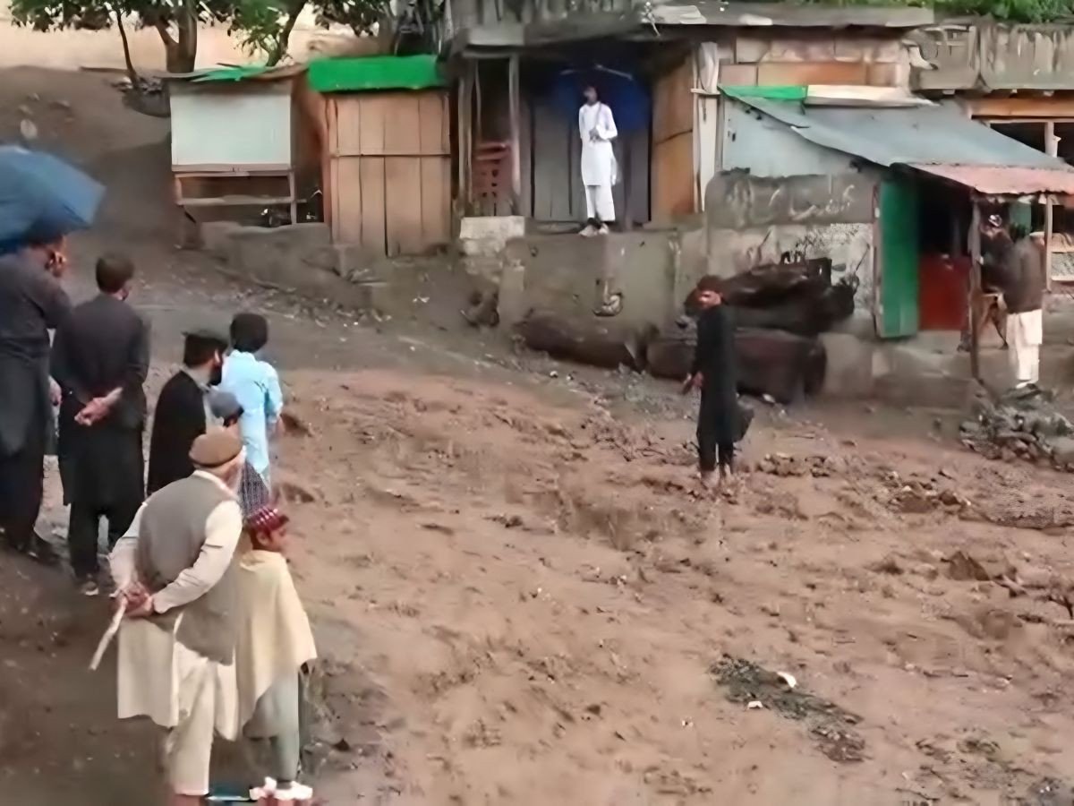 وادی کمراٹ میں موسلادھار بارش، لینڈ سلائیڈنگ سے مرکزی شاہراہ بند
