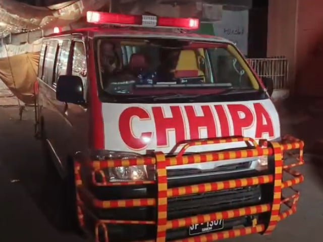 کراچی، شہر میں فائرنگ اور ٹریفک حادثے میں ایک شخص جاں بحق، خاتون سمیت 2 افراد زخمی
