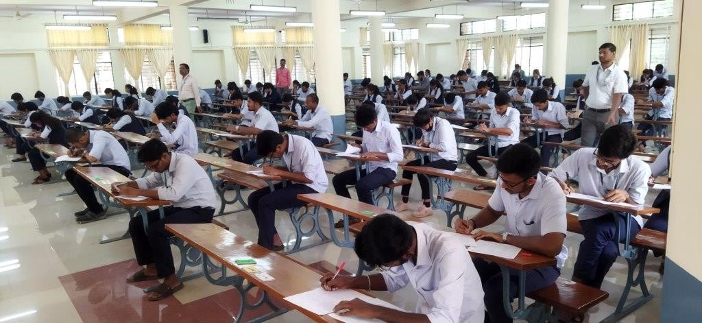 کیمبرج انٹرنیشنل امتحانات، پاکستان میں 15 مئی کو شیڈول پرچہ ملتوی
