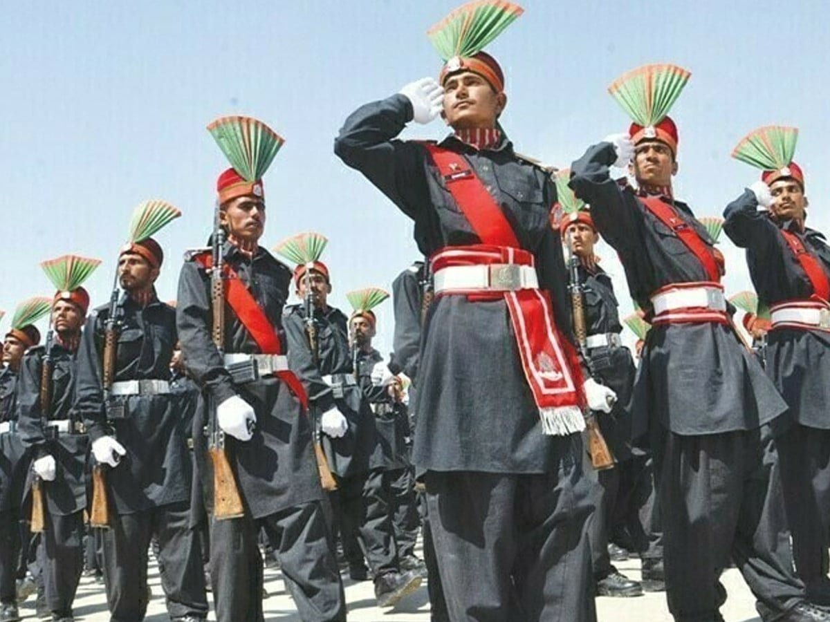 معرکہ حق، ایف سی بلوچستان کے افسران کی یادگار شہداء پر حاضری