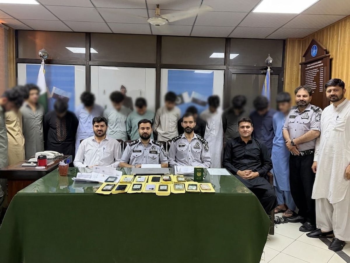 افغان باشندوں کو شناختی کارڈ اور جعلی پاکستانی پاسپورٹ بناکر دینے والا گینگ پکڑا گیا