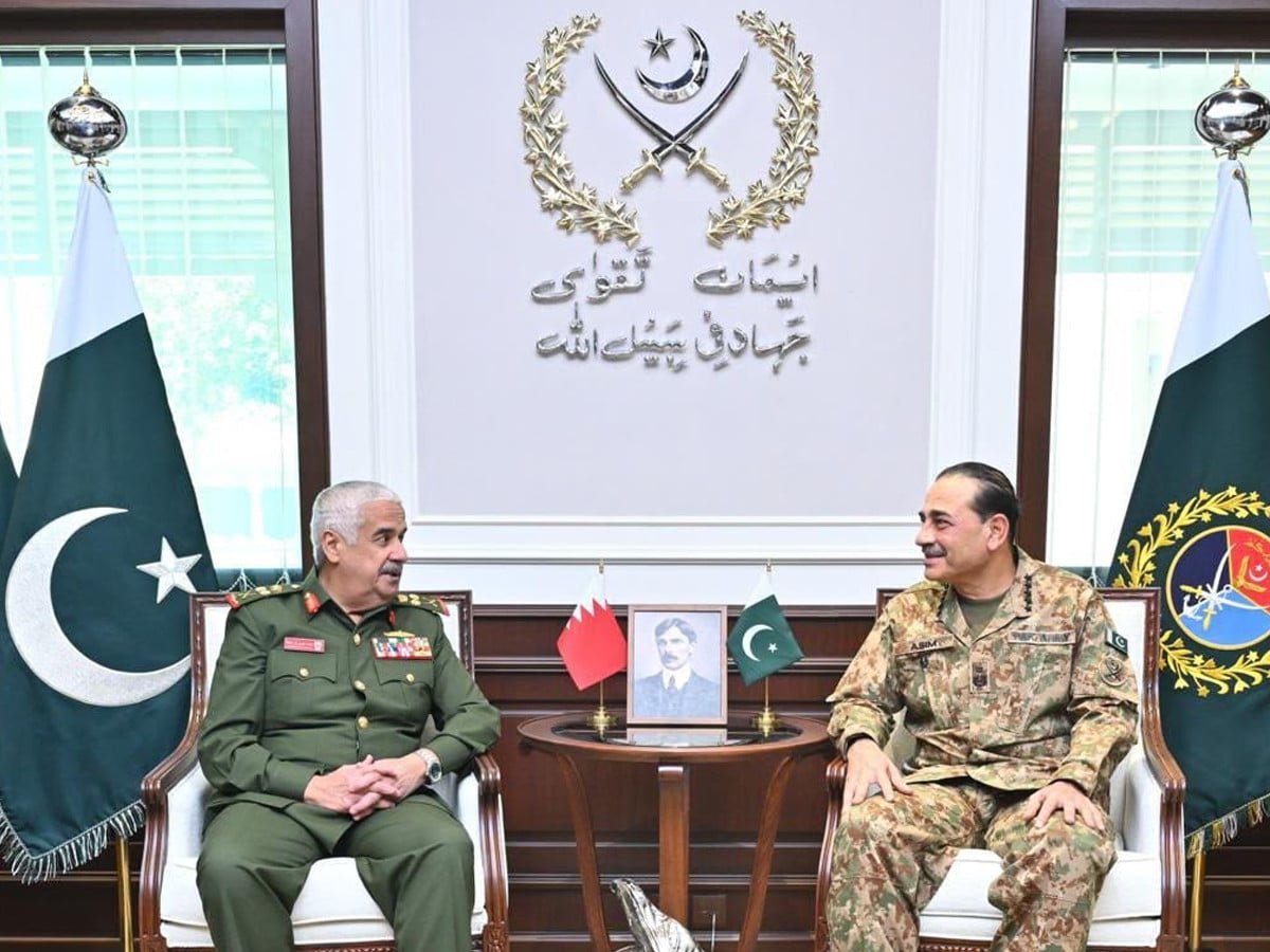 بحرین نیشنل گارڈ کے کمانڈر کی فیلڈ مارشل اور مسلح افواج کے سربراہان سے ملاقات