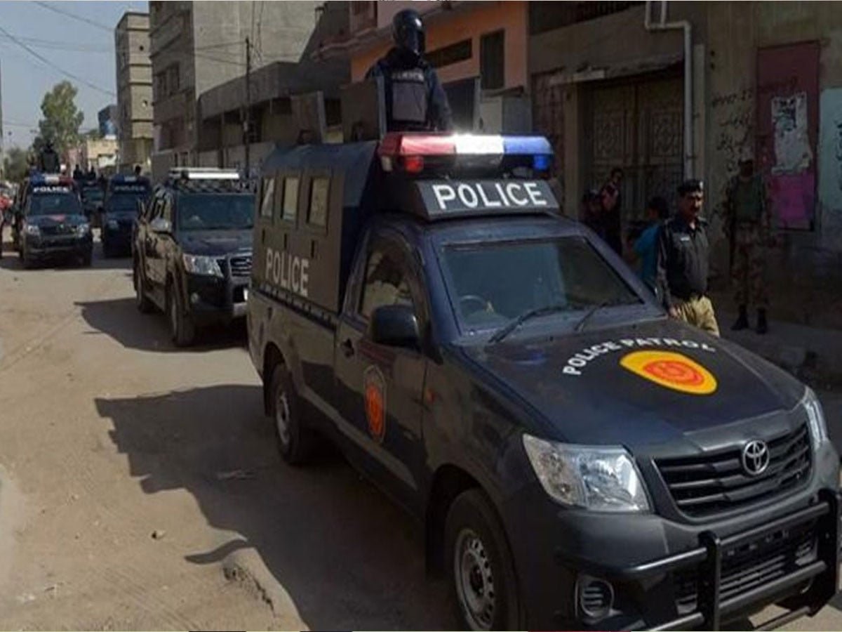 کراچی؛ شوہر کو ہتھوڑے کے وار سے قتل کرنے والی خاتون بیٹے سمیت گرفتار