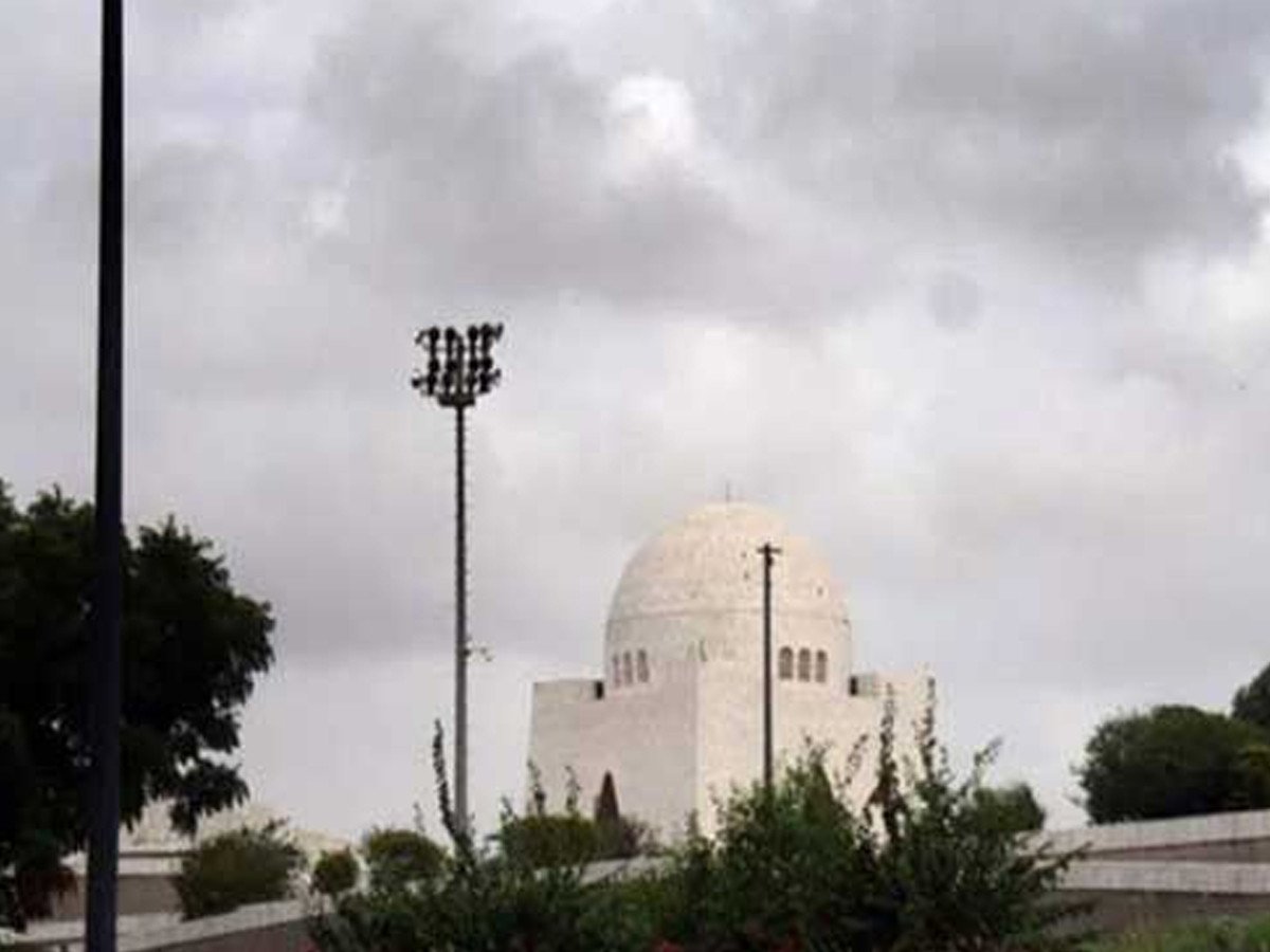 کراچی میں ہوائیں چلنے سے گرمی کی شدت میں کمی، موسم نسبتاً خوشگوار