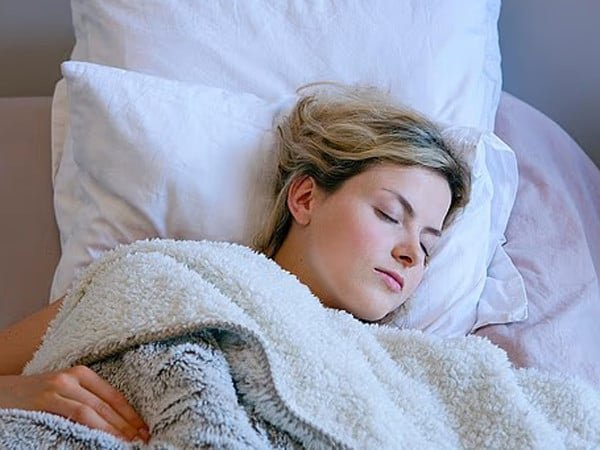 خواتین اچھی نیند کے باوجود خود کو زیادہ تھکا ہوا کیوں محسوس کرتی ہیں؟