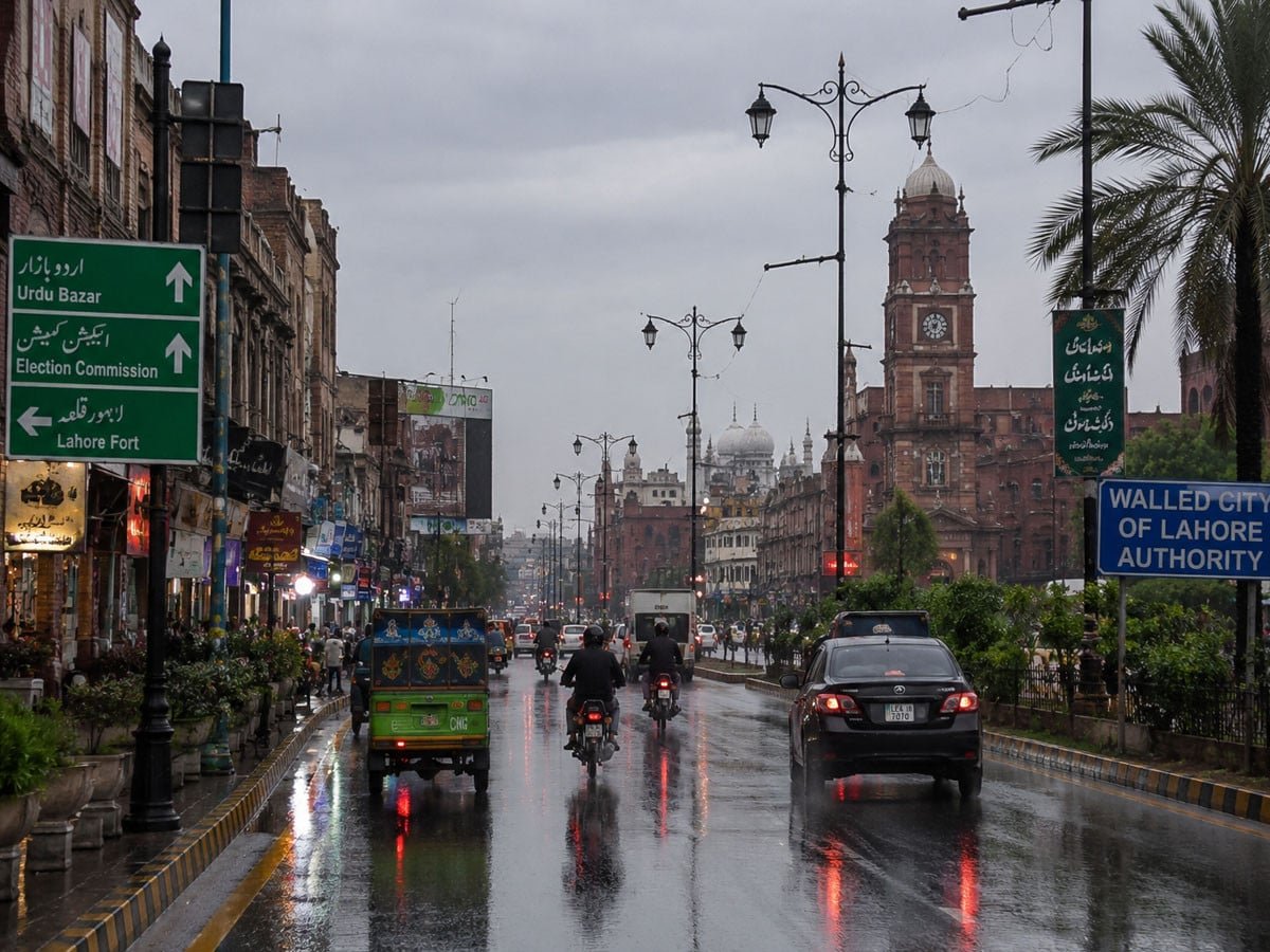 مون سون سسٹم پاکستان پہنچ گیا، پنجاب کے مختلف علاقوں میں بارش کی پیشگوئی