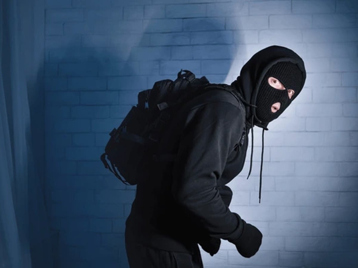 کاہنہ کے علاقے میں ڈکیتی کی بڑی واردات، ڈاکو 40 تولہ سونا اور نقد لوٹ کر فرار