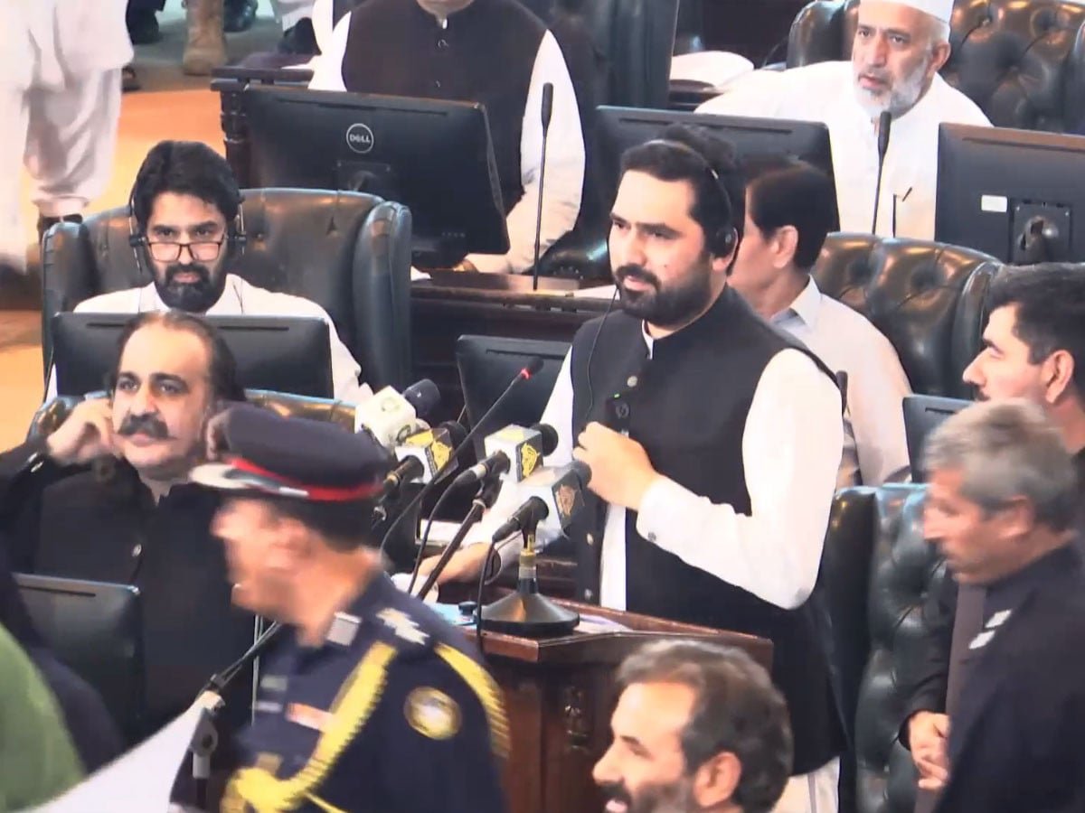 خیبرپختونخوا کا 2122 ارب کا بجٹ پیش، تنخواہ و پنشن میں 7 فیصد اضافہ