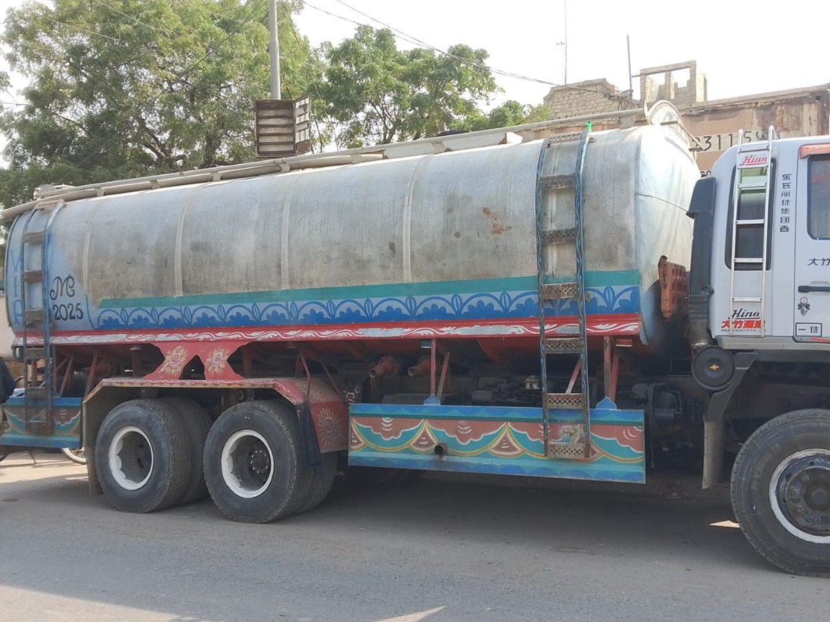 شہر کے مختلف علاقوں میں اچانک پانی کی فراہمی بند، ٹینکر مافیا کی چاندی ہوگئی