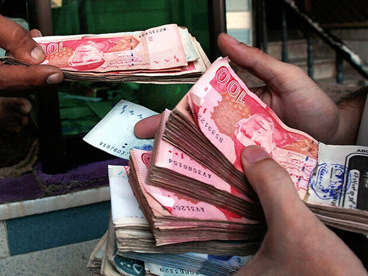 حکومت کی آسان ٹیکس اسکیم لانے کے حوالے سے تاجروں کے مطالبے پر غور کی یقین دہانی