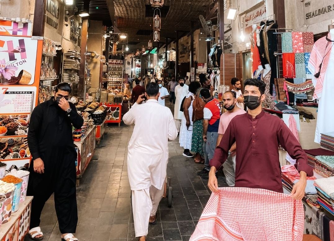 کفایت شعاری مہم؛ حکومت نے دکانیں کھلی رکھنے کے اوقات بڑھا دیے
