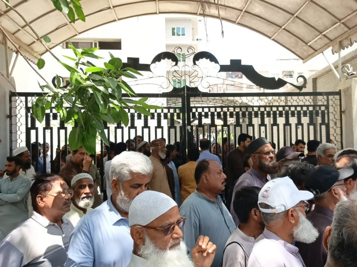 کے ایم سی ملازمین کا پینشن کی عدم ادائیگی کیخلاف سندھ سیکرٹریٹ پر احتجاج