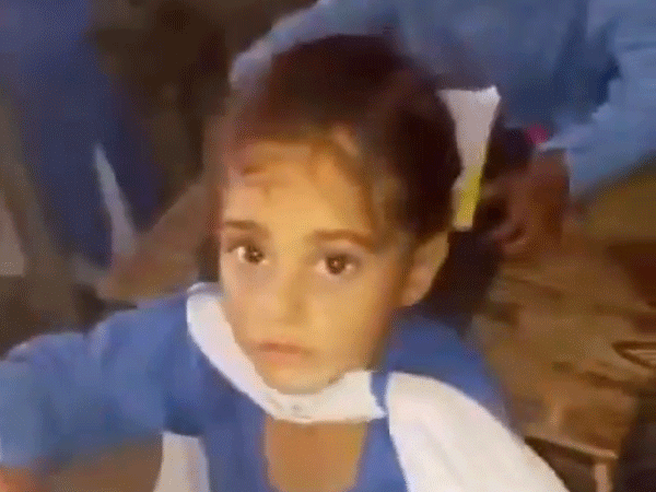 چنیوٹ: گورنمنٹ پرائمری اسکول میں پنکھے بند کرا دییے گے، بچے گرمی سے نڈھال