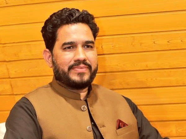 عمران خان سے سابق اعلیٰ شخصیت کی ملاقات سے متعلق متنازع خبر: یوٹیوبر رضی طاہر کو گرفتار کرلیا گیا