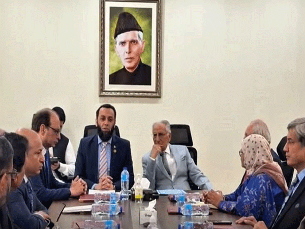 پاکستان اور بنگلہ دیش کے درمیان دوطرفہ تعلقات میں مثبت پیشرفت کا خیرمقدم کرتے ہیں، عطاء اللہ تارڑ
