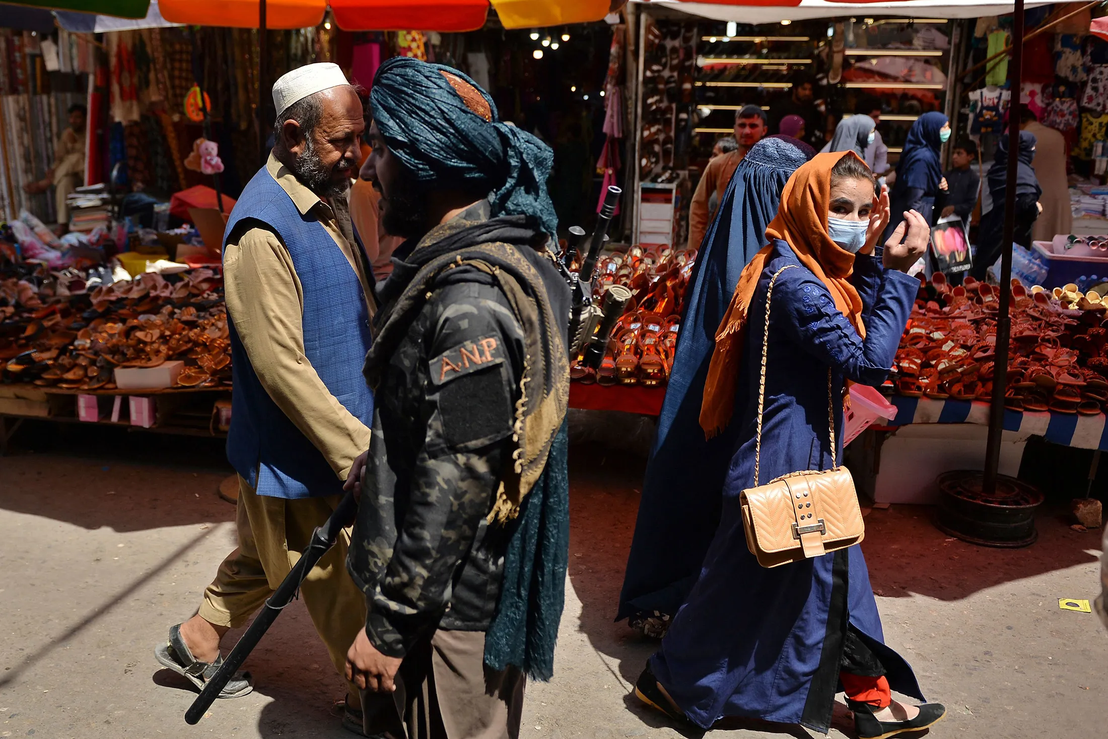 طالبان رجیم کی ناقص پالیسیوں سے افغان تاجر شدید متاثر