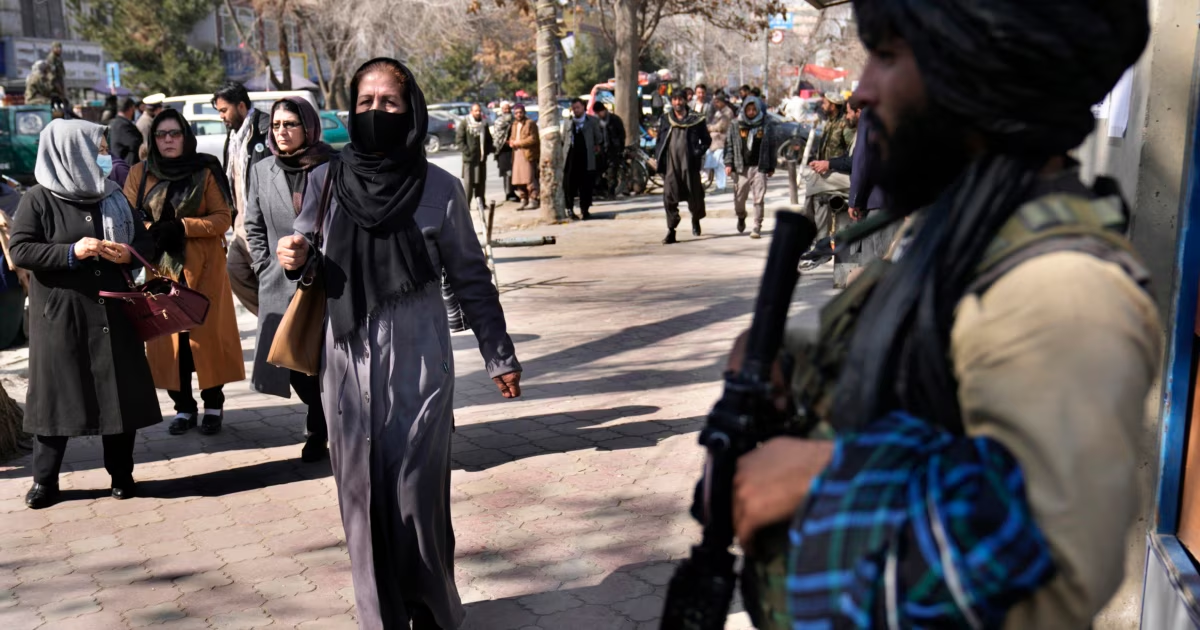 افغانستان میں ڈریس کوڈ کیخلاف ورزی کرنے والی خواتین کی گرفتاریاں جاری، عالمی برادری سراپا احتجاج