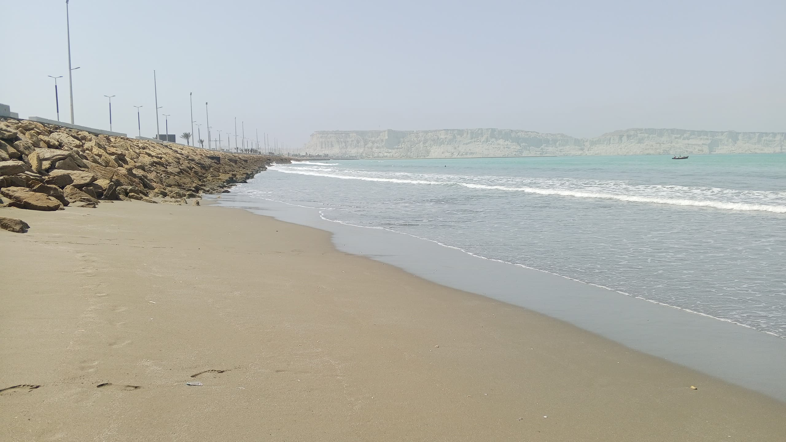 گوادر کے مغربی سمندر میں پھیلا تیل صاف ہوگیا